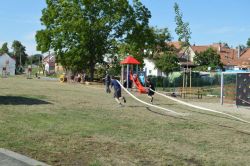 Nové dětské hřiště - hasičské závody