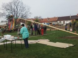 Pálení čarodějnic a stavění máje