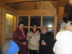 Zpívání u vánočního stromku